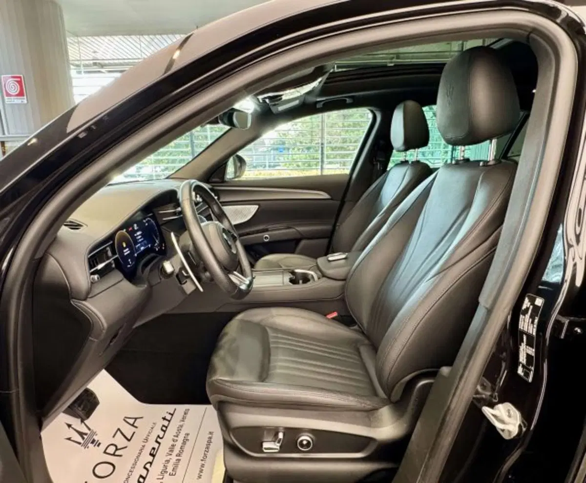 Maserati Grecale usata a Torino (12)