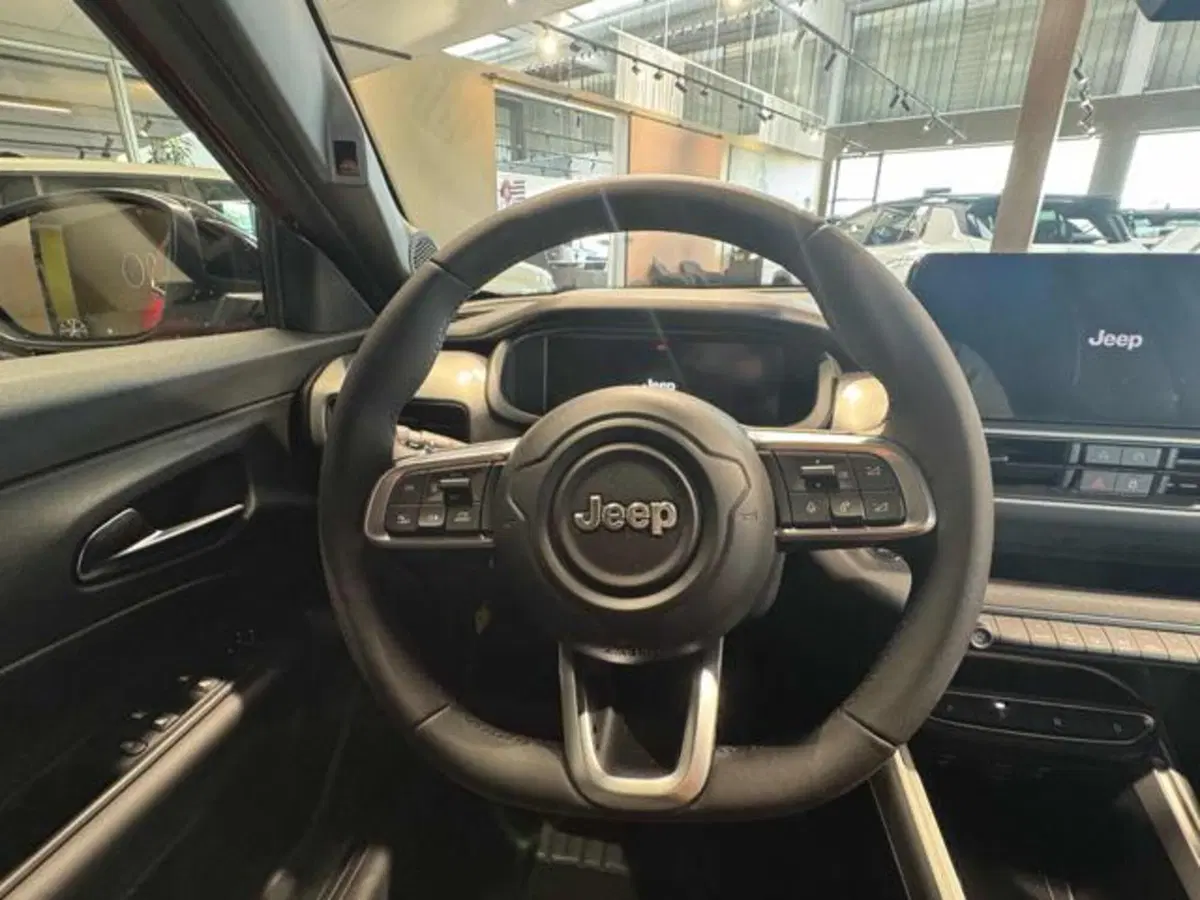 Jeep Avenger nuova a Vercelli (10)