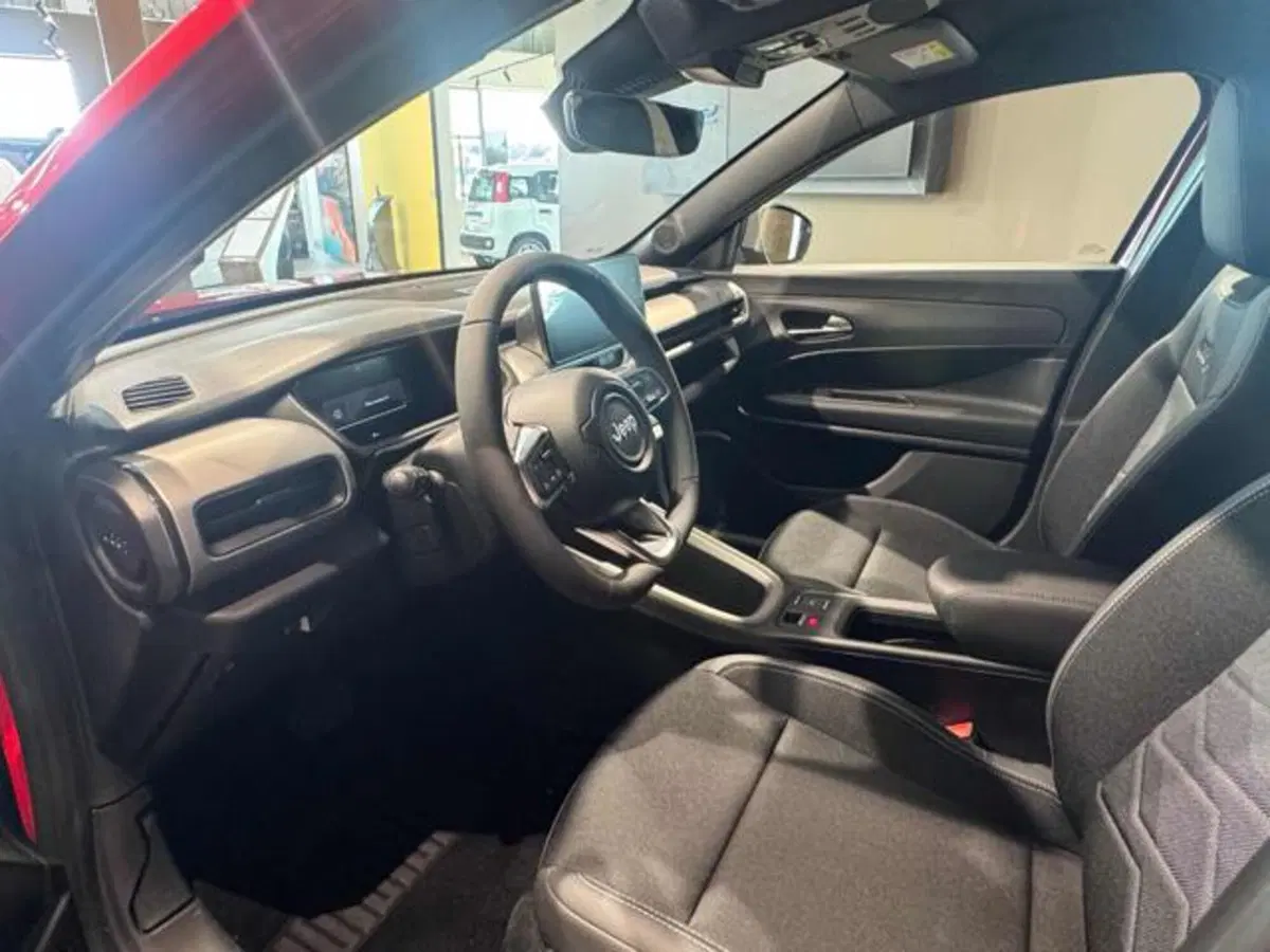 Jeep Avenger nuova a Vercelli (12)