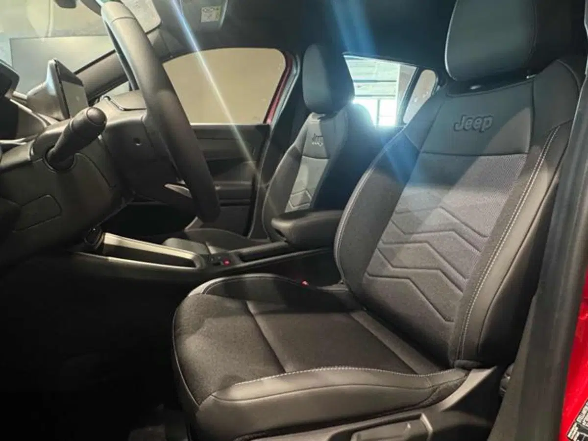 Jeep Avenger nuova a Vercelli (13)