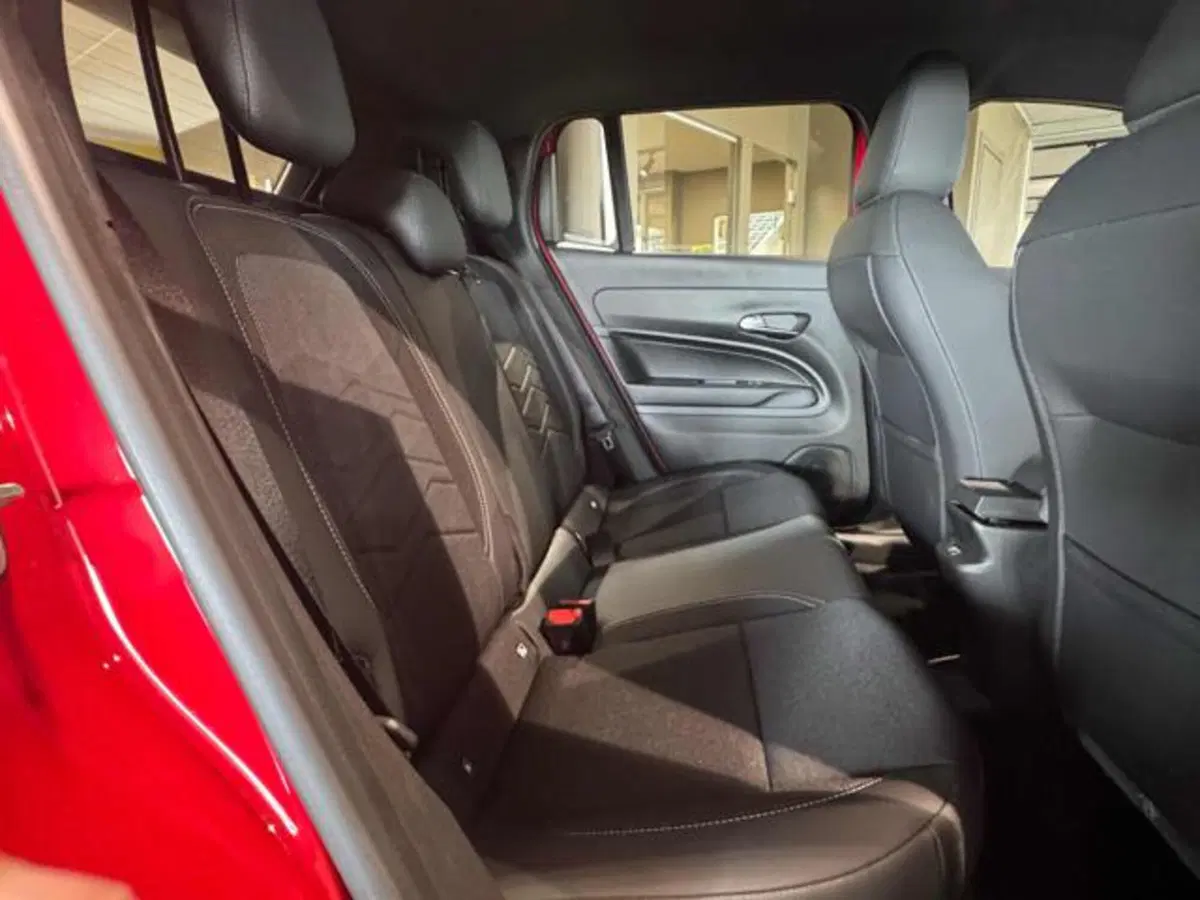 Jeep Avenger nuova a Vercelli (14)