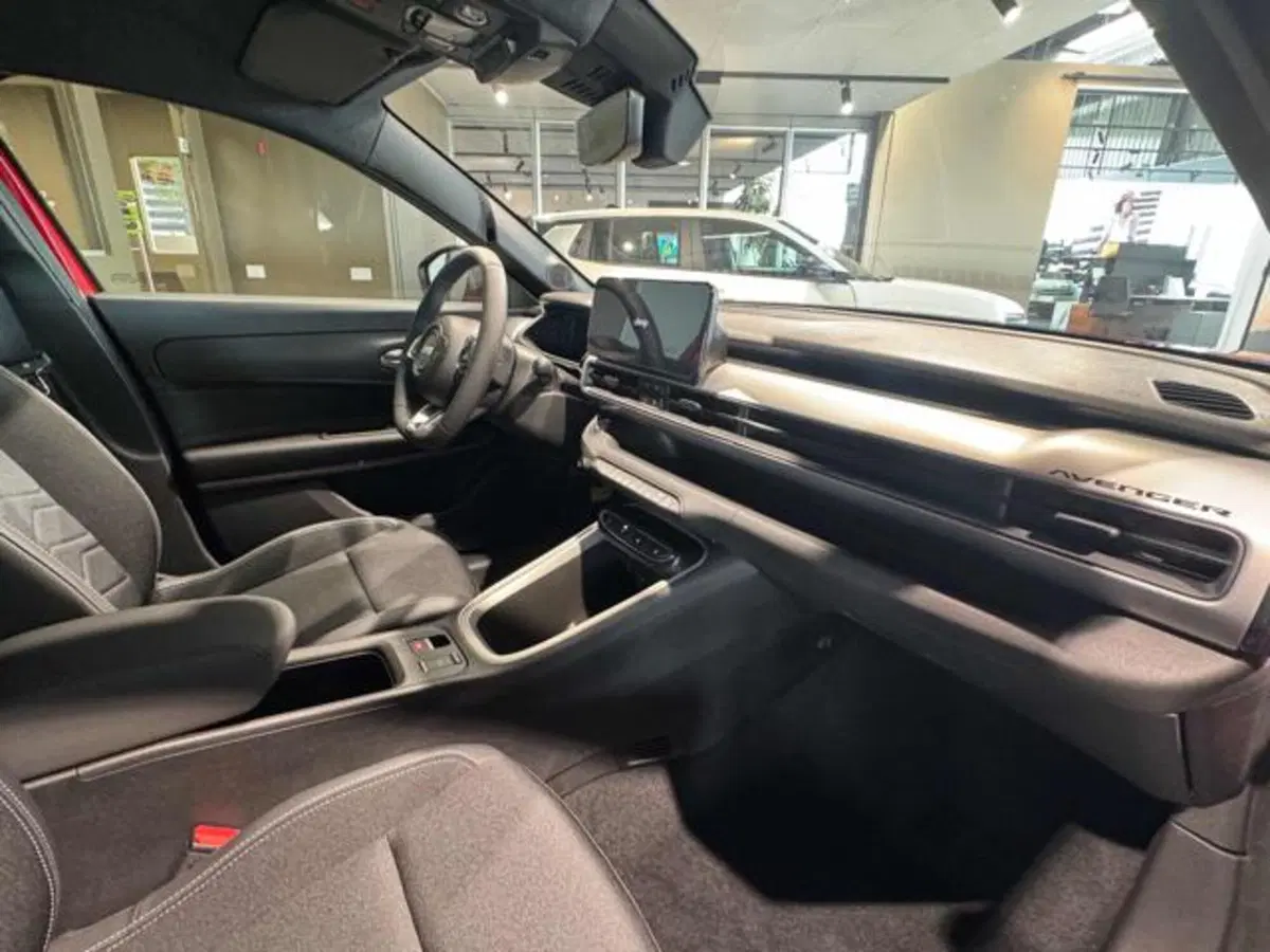 Jeep Avenger nuova a Vercelli (9)