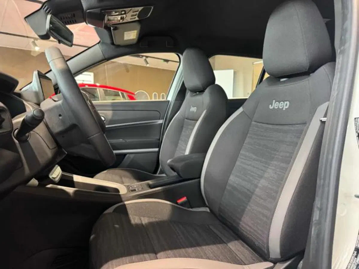 Jeep Avenger nuova a Vercelli (10)