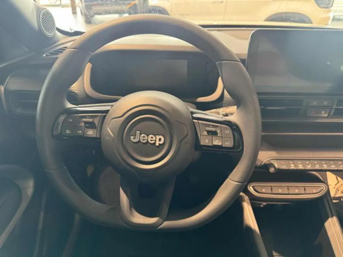 Jeep Avenger nuova a Vercelli (11)