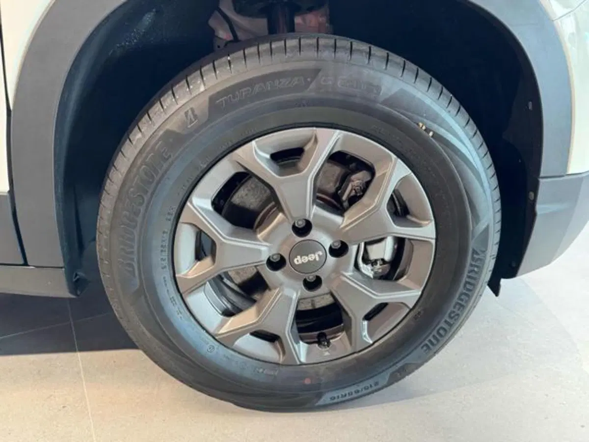 Jeep Avenger nuova a Vercelli (15)