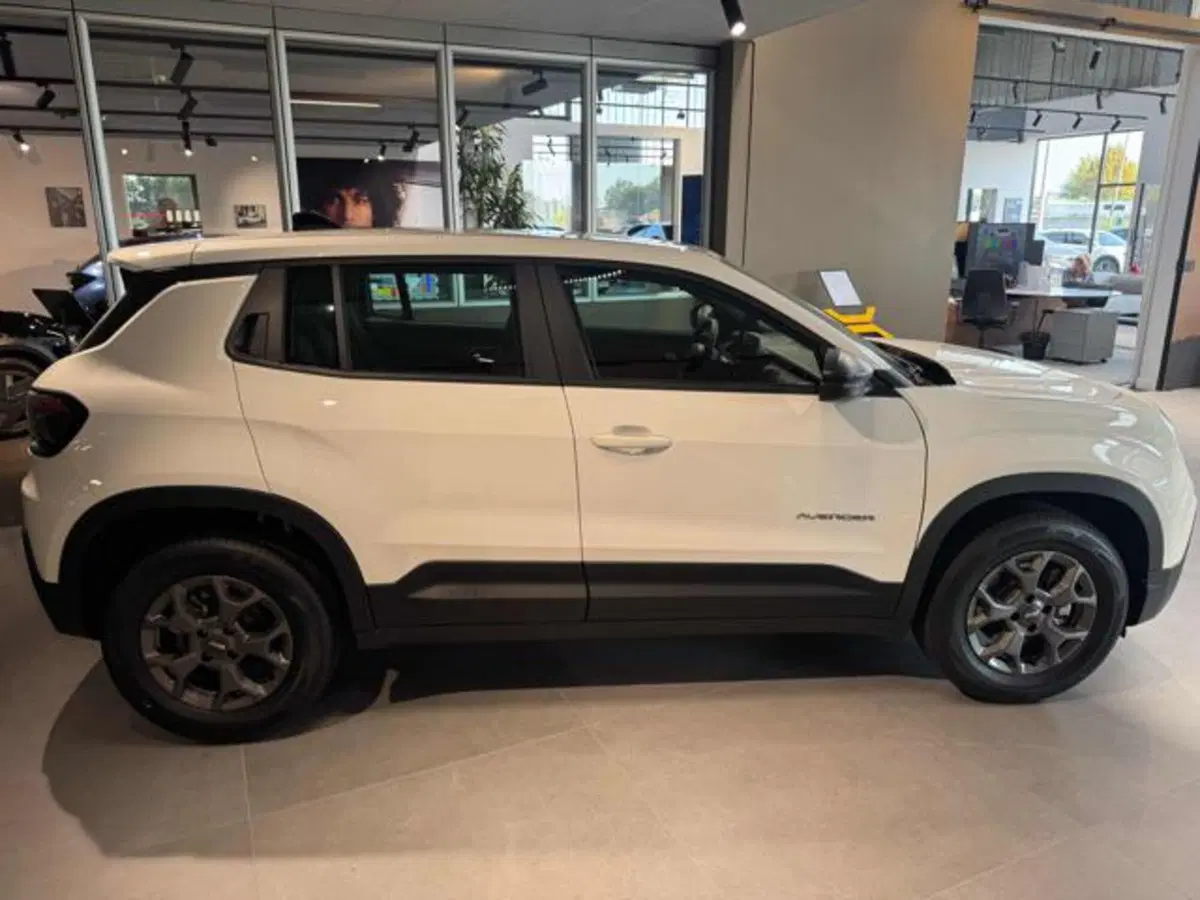 Jeep Avenger nuova a Vercelli (7)