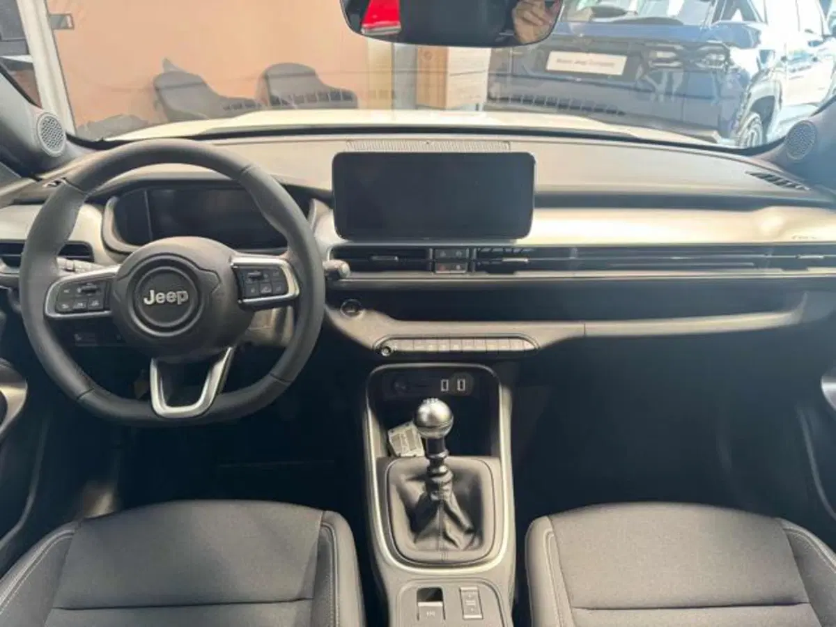 Jeep Avenger nuova a Vercelli (10)