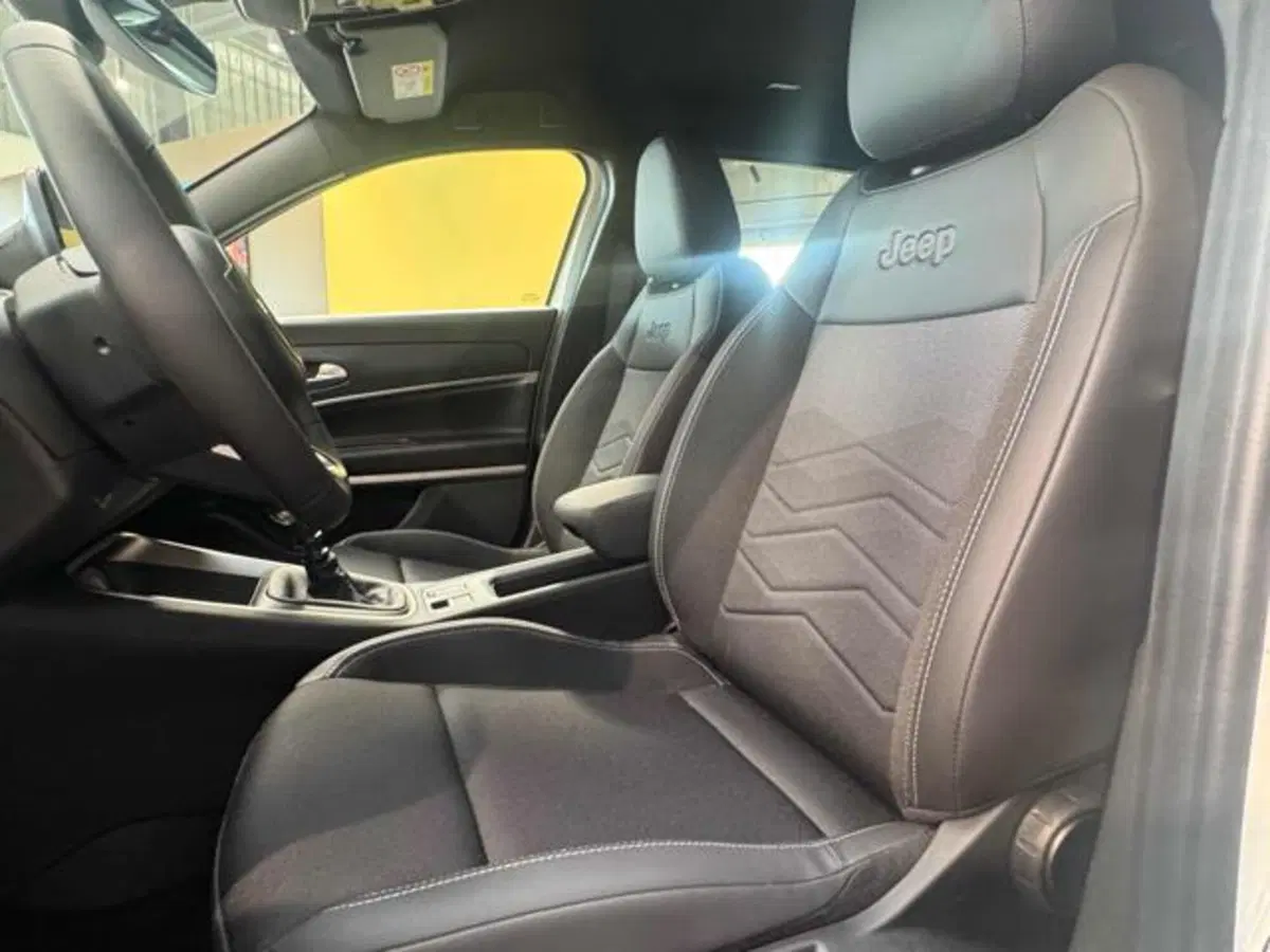 Jeep Avenger nuova a Vercelli (11)
