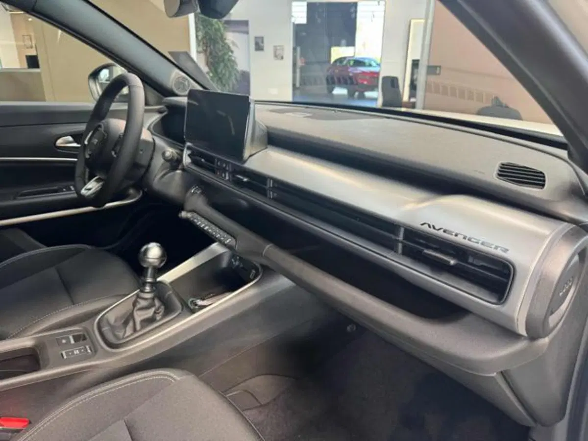Jeep Avenger nuova a Vercelli (12)