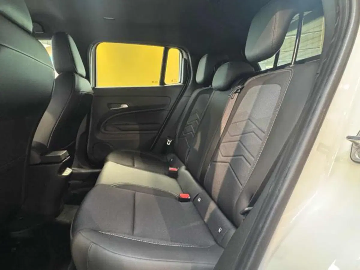 Jeep Avenger nuova a Vercelli (13)