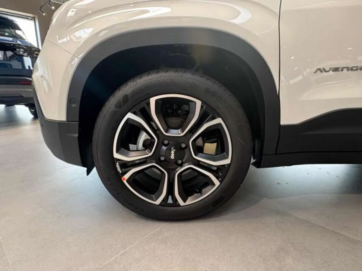 Jeep Avenger nuova a Vercelli (15)