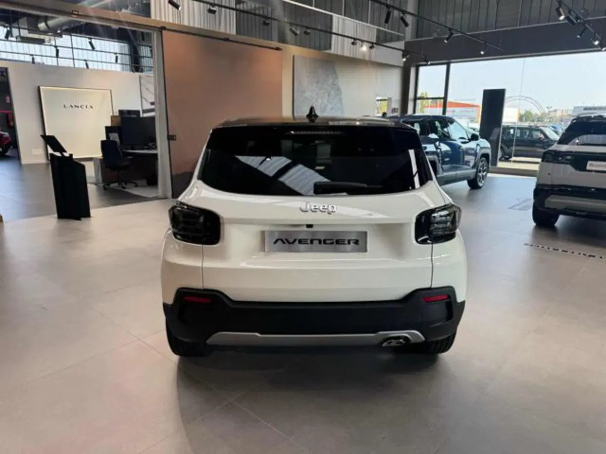 Jeep Avenger nuova a Vercelli (6)