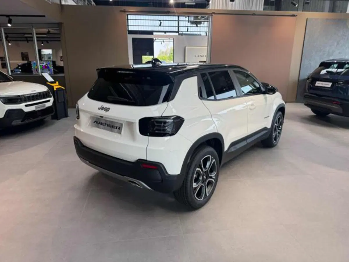 Jeep Avenger nuova a Vercelli (7)