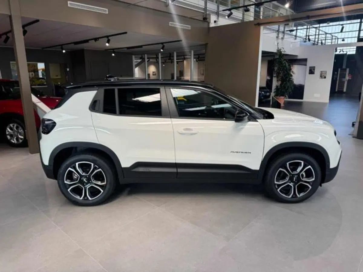 Jeep Avenger nuova a Vercelli (8)