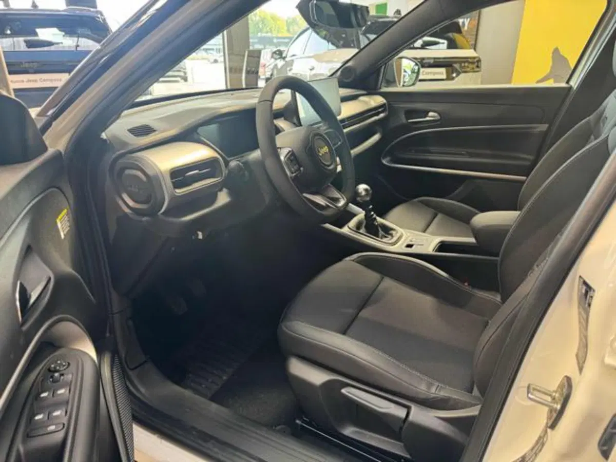 Jeep Avenger nuova a Vercelli (9)