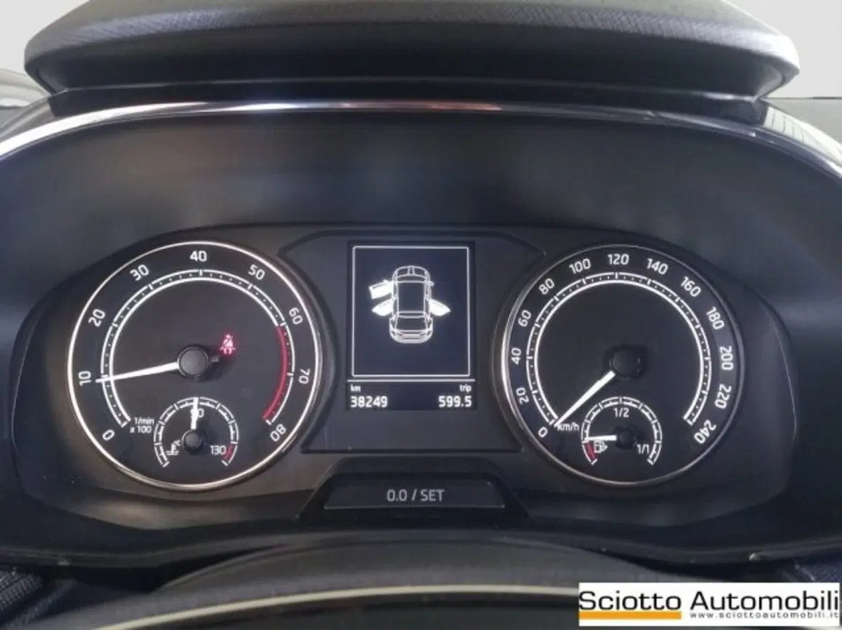 Skoda Fabia usata a Messina (11)