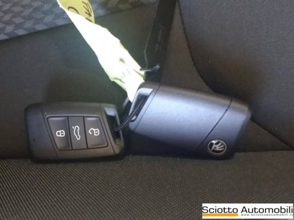 Skoda Fabia usata a Messina (20)