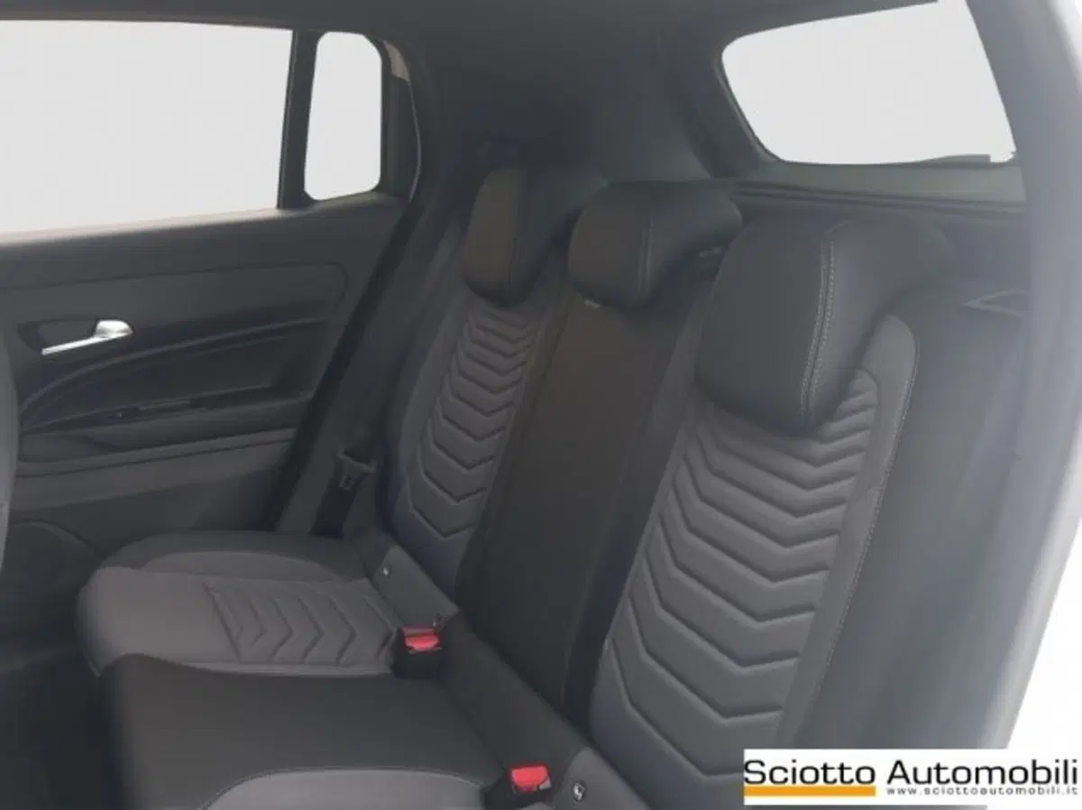 Jeep Avenger nuova a Messina (13)
