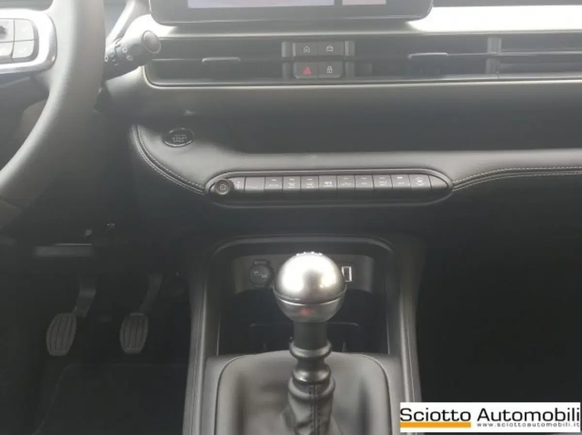 Jeep Avenger nuova a Messina (15)