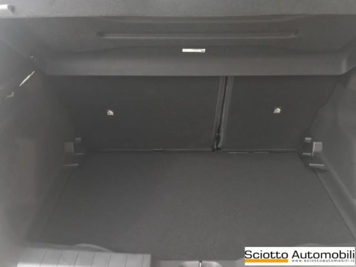 Jeep Avenger nuova a Messina (17)