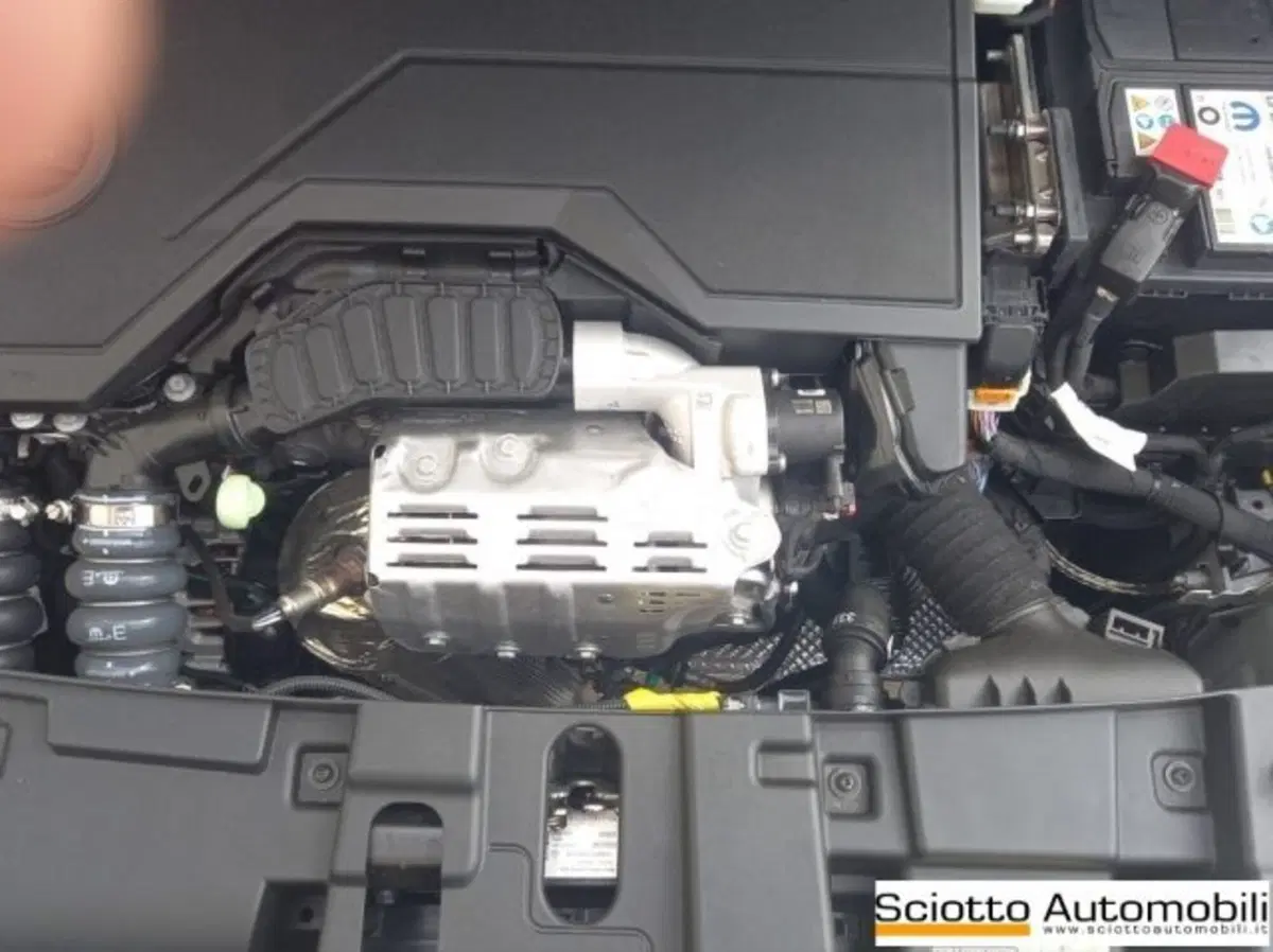 Jeep Avenger nuova a Messina (18)