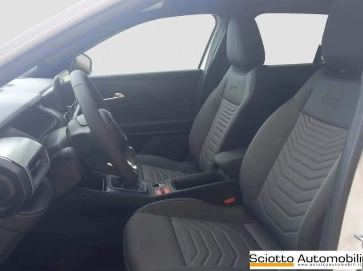 Jeep Avenger nuova a Messina (9)