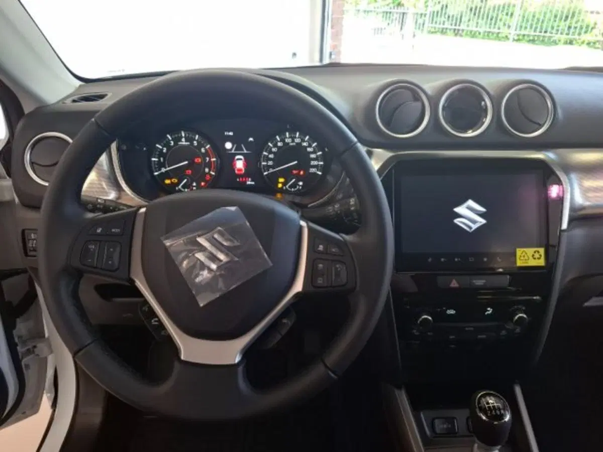 Suzuki Vitara nuova a Reggio Emilia (10)