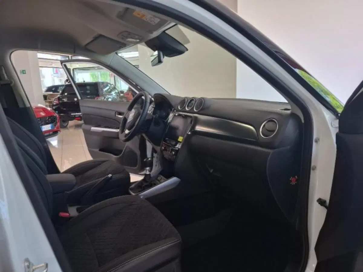 Suzuki Vitara nuova a Reggio Emilia (16)
