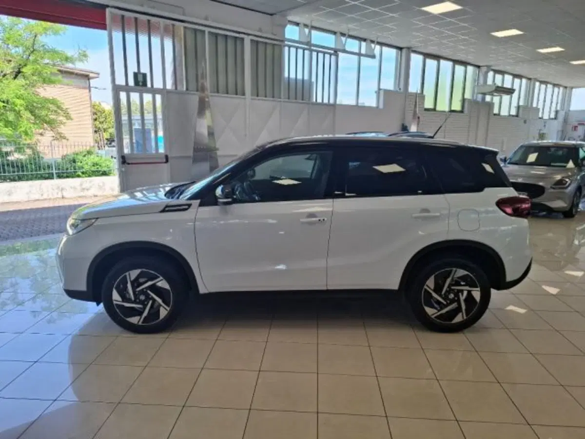 Suzuki Vitara nuova a Reggio Emilia (2)