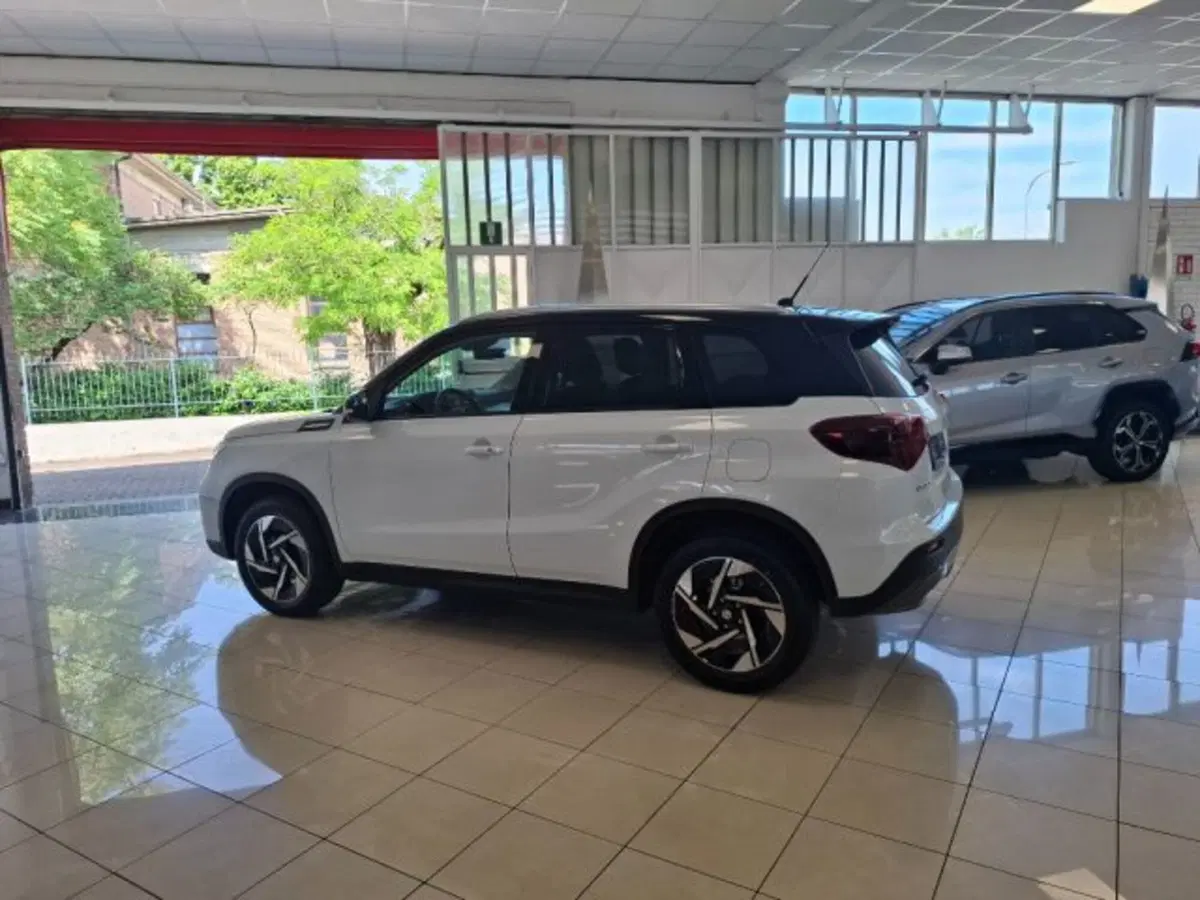 Suzuki Vitara nuova a Reggio Emilia (3)