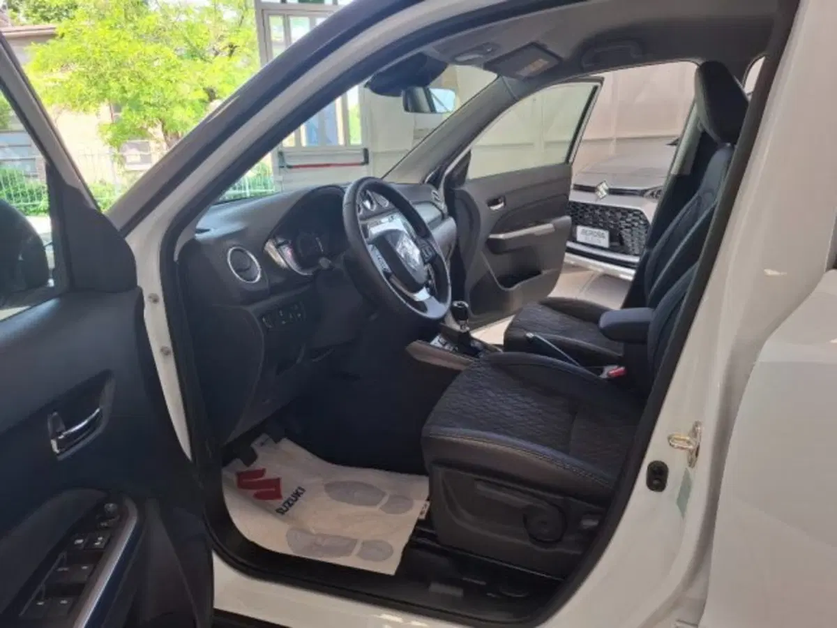 Suzuki Vitara nuova a Reggio Emilia (9)