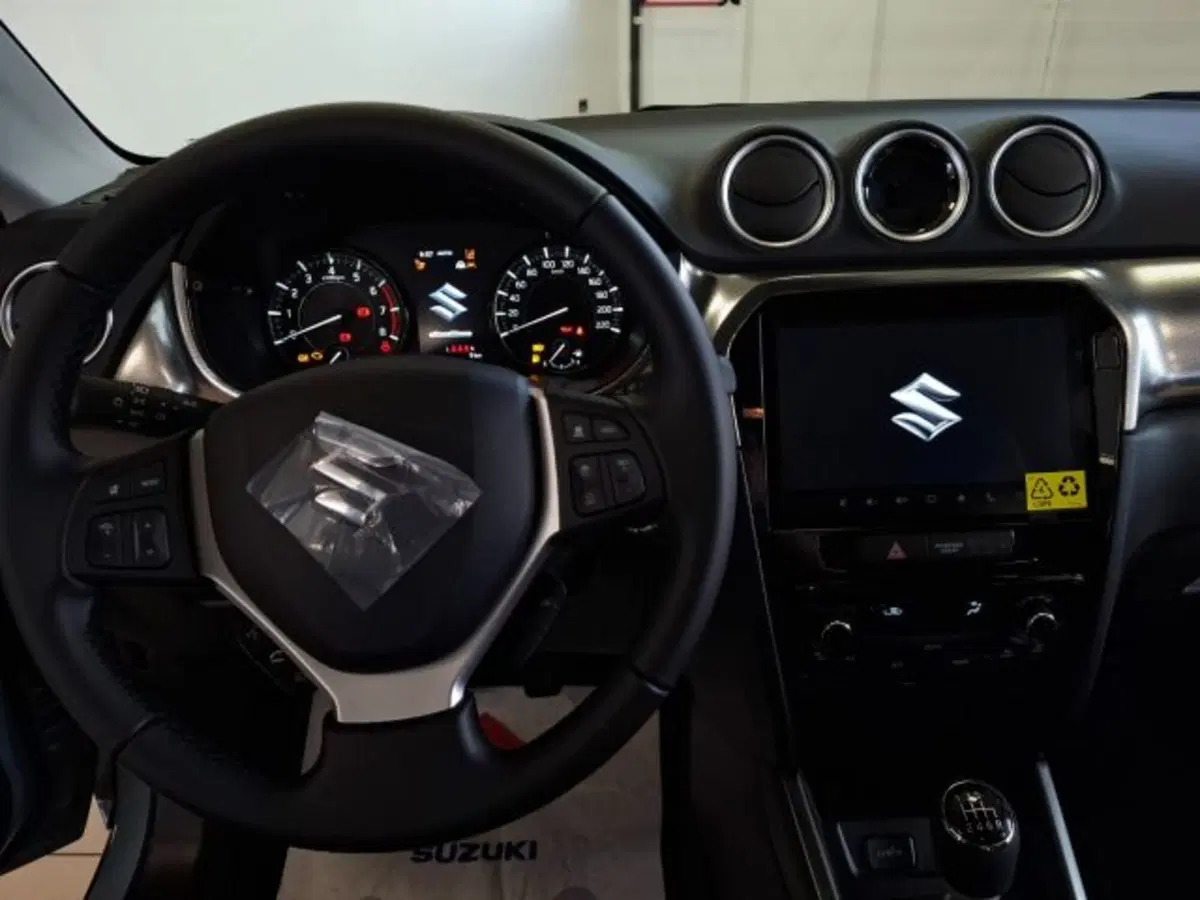 Suzuki Vitara nuova a Reggio Emilia (10)