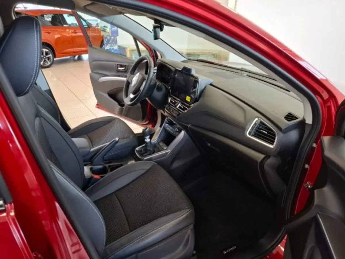 Suzuki S-Cross nuova a Reggio Emilia (17)
