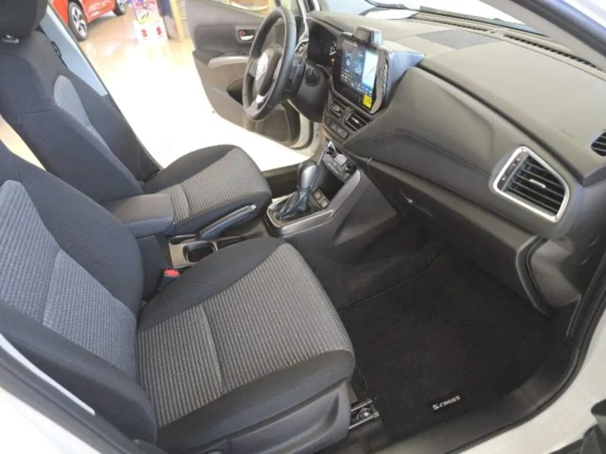 Suzuki S-Cross nuova a Reggio Emilia (13)