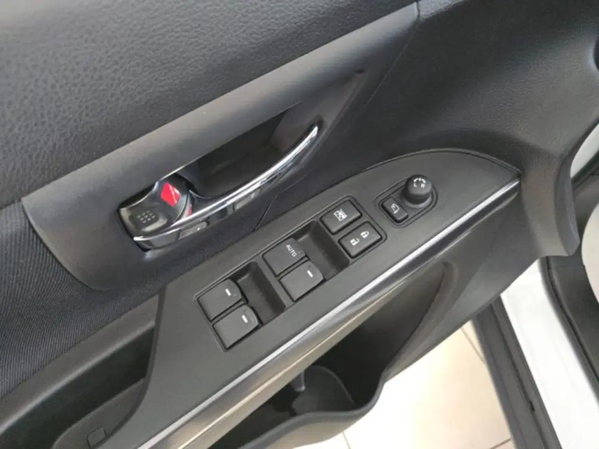 Suzuki S-Cross nuova a Reggio Emilia (14)