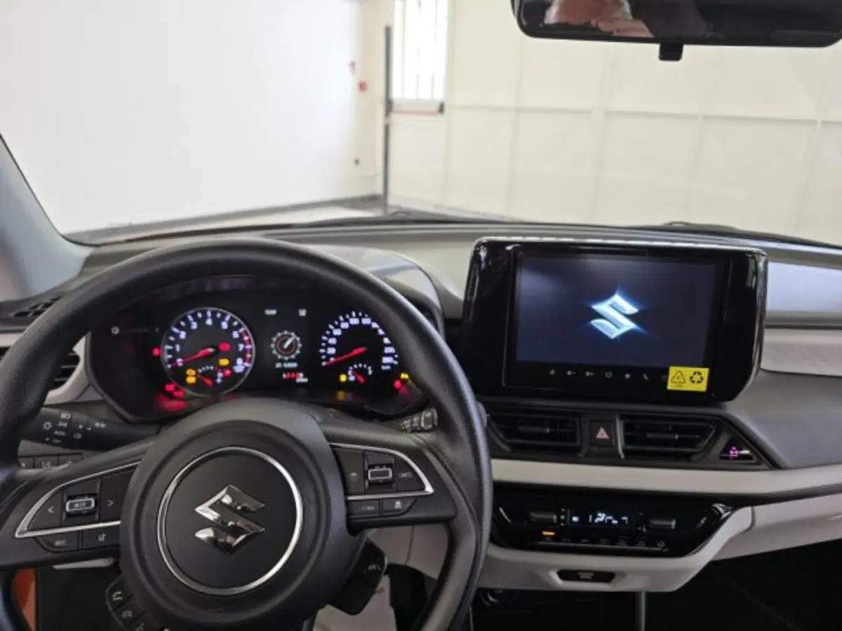 Suzuki Swift nuova a Reggio Emilia (9)