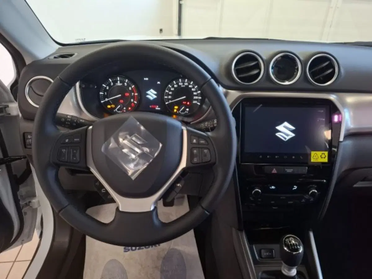 Suzuki Vitara nuova a Reggio Emilia (10)