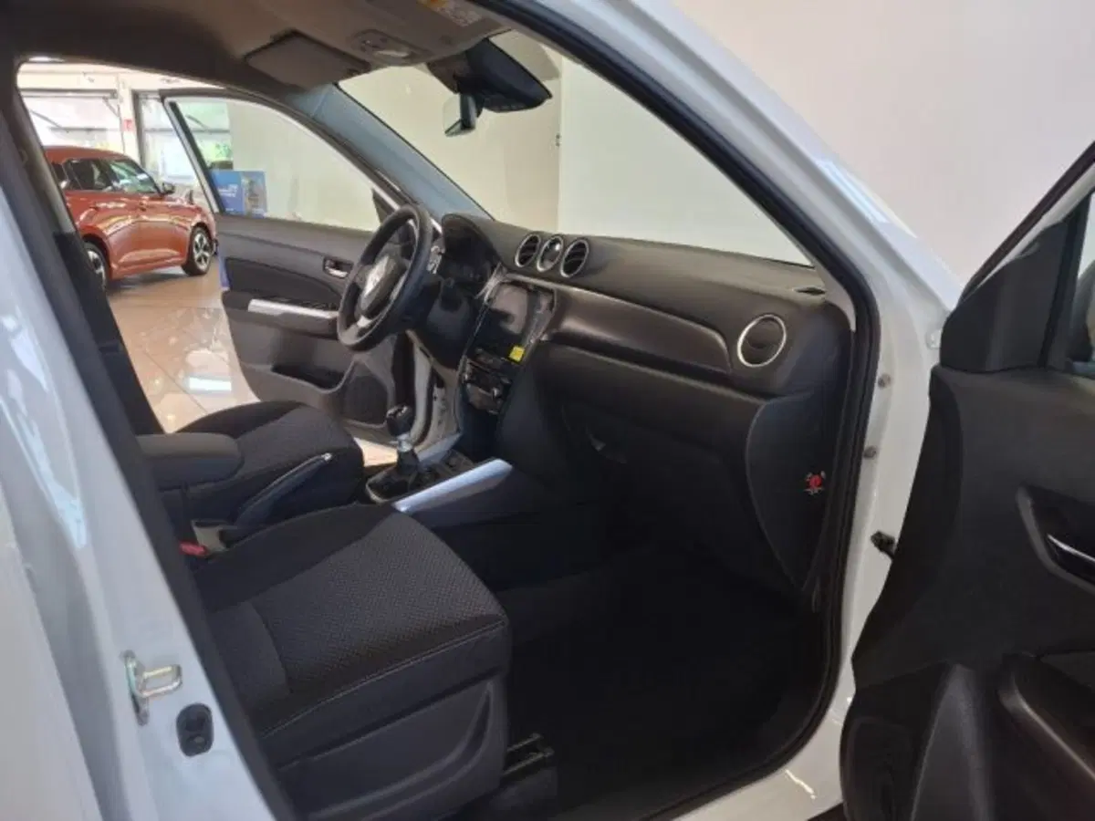 Suzuki Vitara nuova a Reggio Emilia (16)