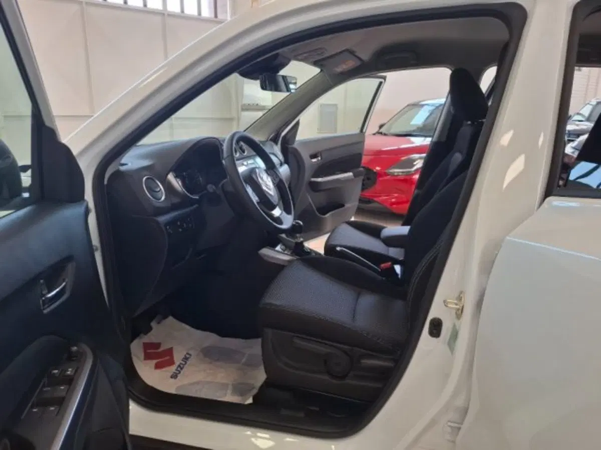 Suzuki Vitara nuova a Reggio Emilia (9)