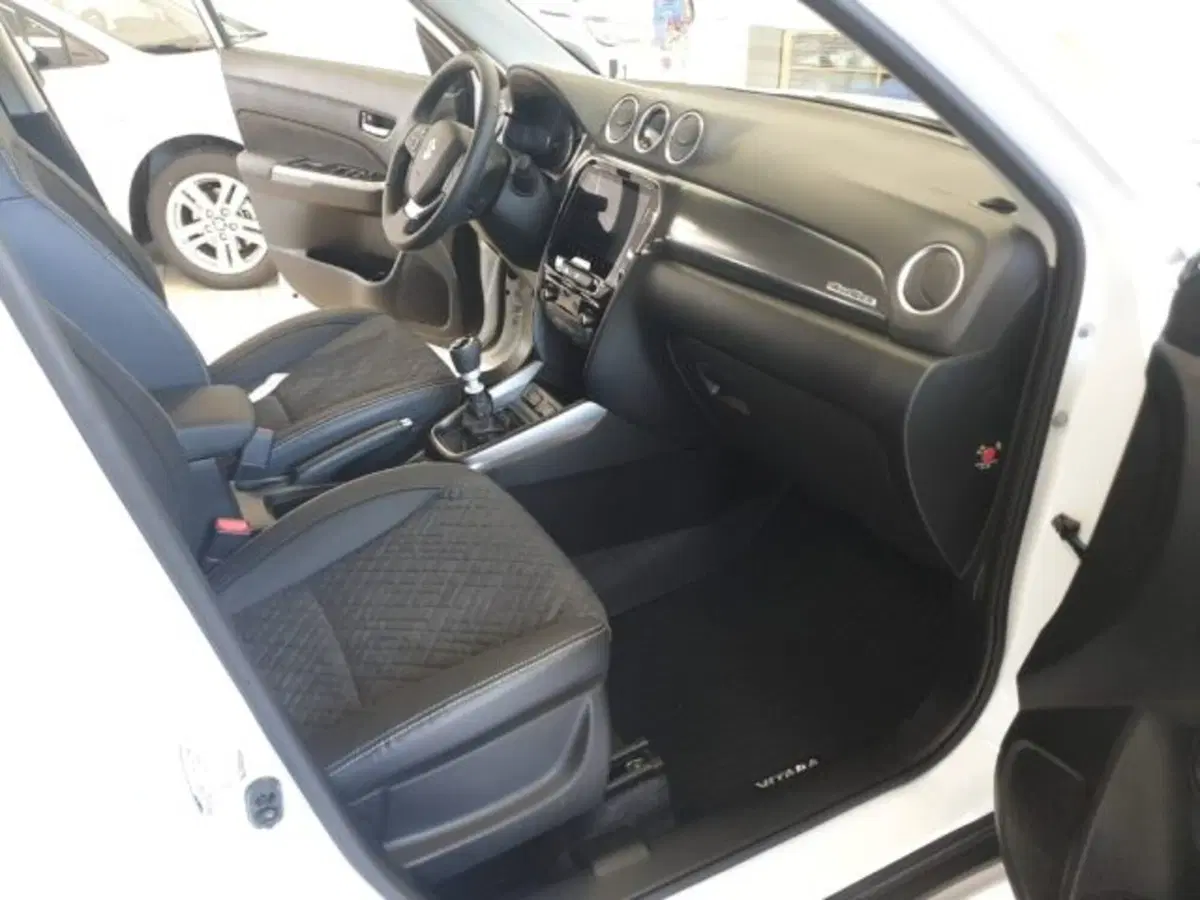 Suzuki Vitara nuova a Reggio Emilia (16)