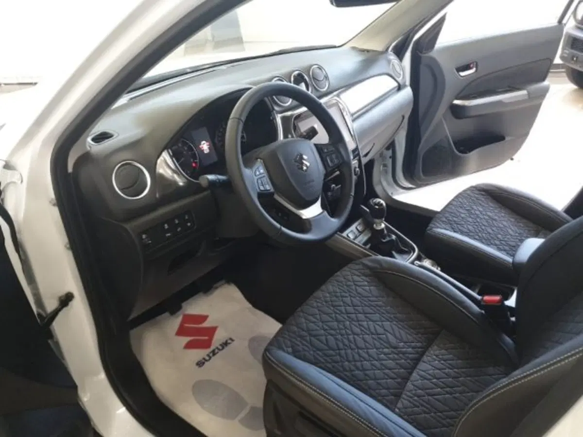 Suzuki Vitara nuova a Reggio Emilia (8)
