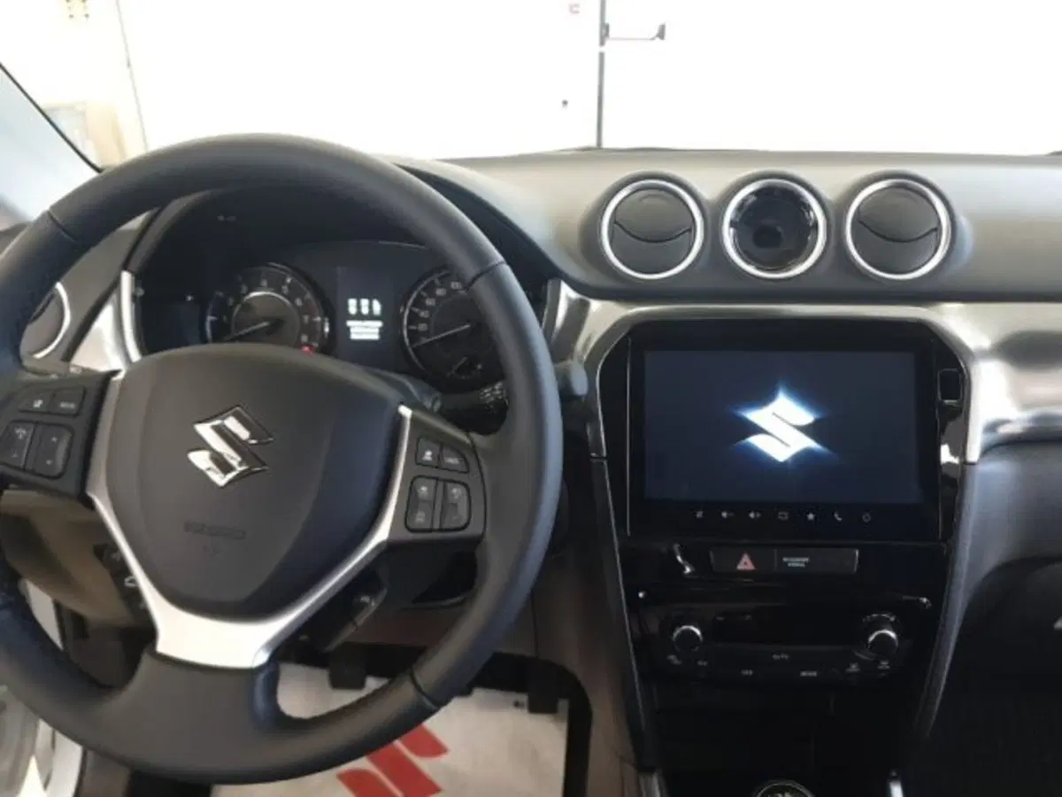 Suzuki Vitara nuova a Reggio Emilia (9)