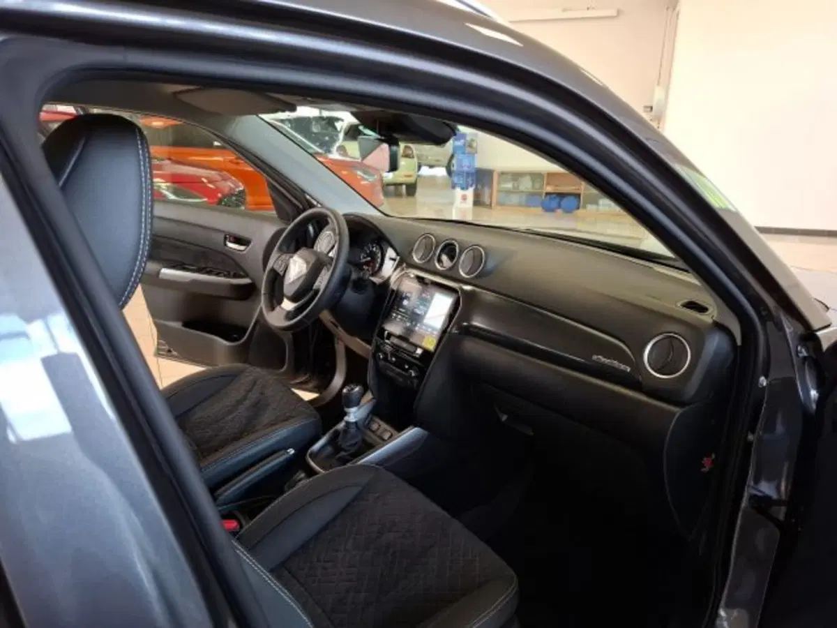 Suzuki Vitara nuova a Reggio Emilia (14)