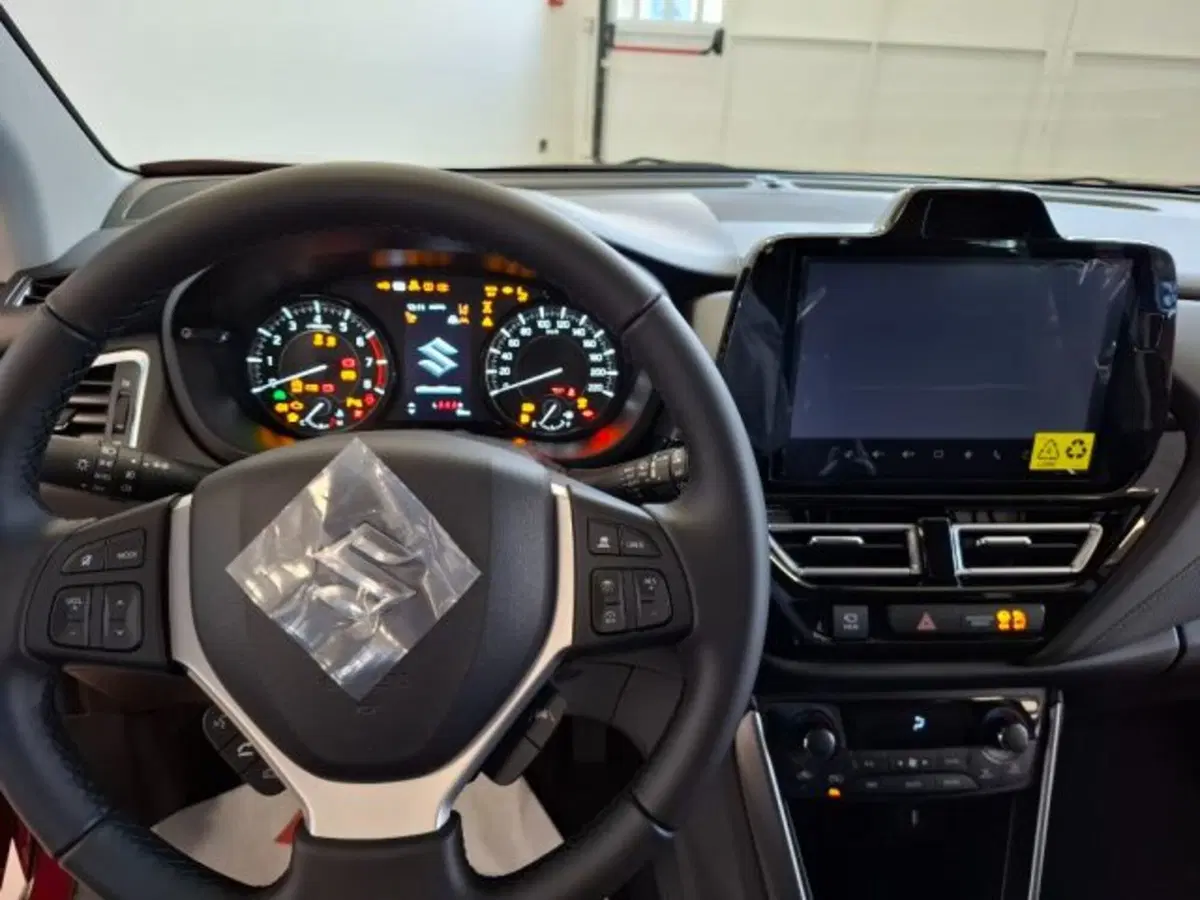 Suzuki S-Cross nuova a Reggio Emilia (9)