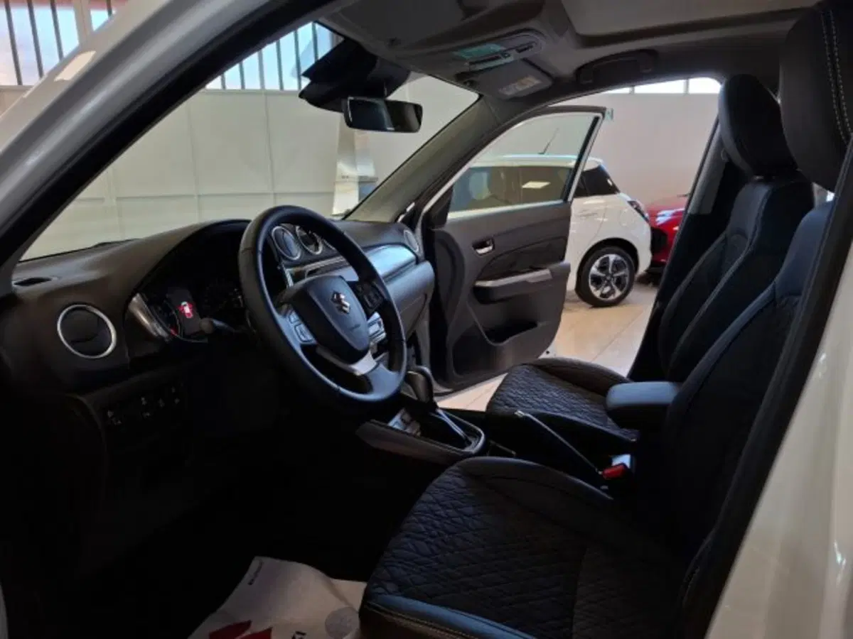 Suzuki Vitara nuova a Reggio Emilia (9)