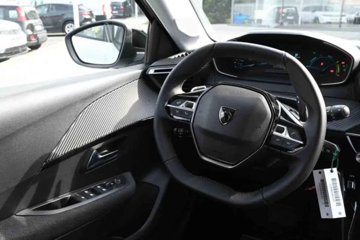 Peugeot 208 nuova a Torino (11)