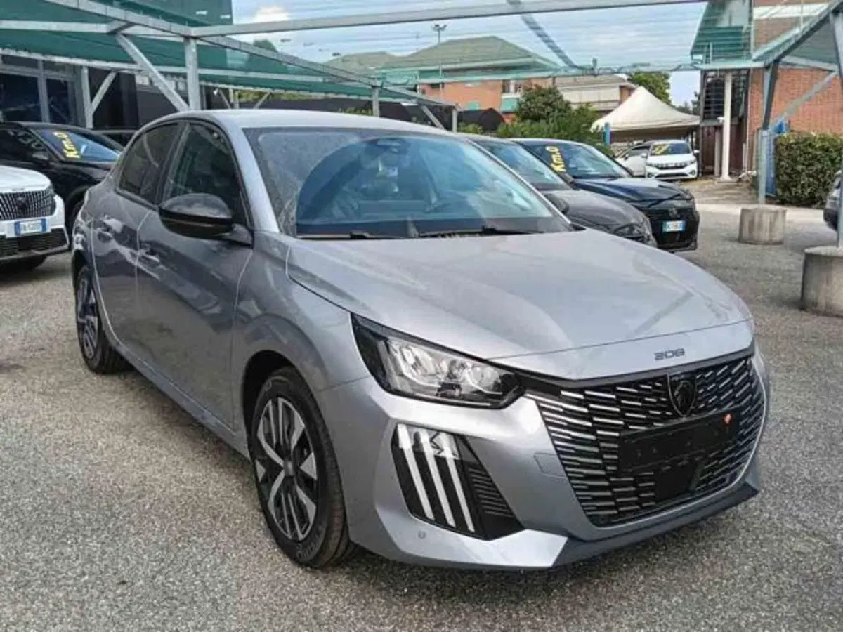 Peugeot 208 nuova a Torino (2)