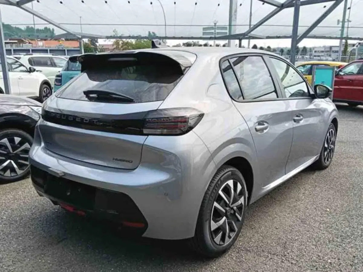 Peugeot 208 nuova a Torino (3)