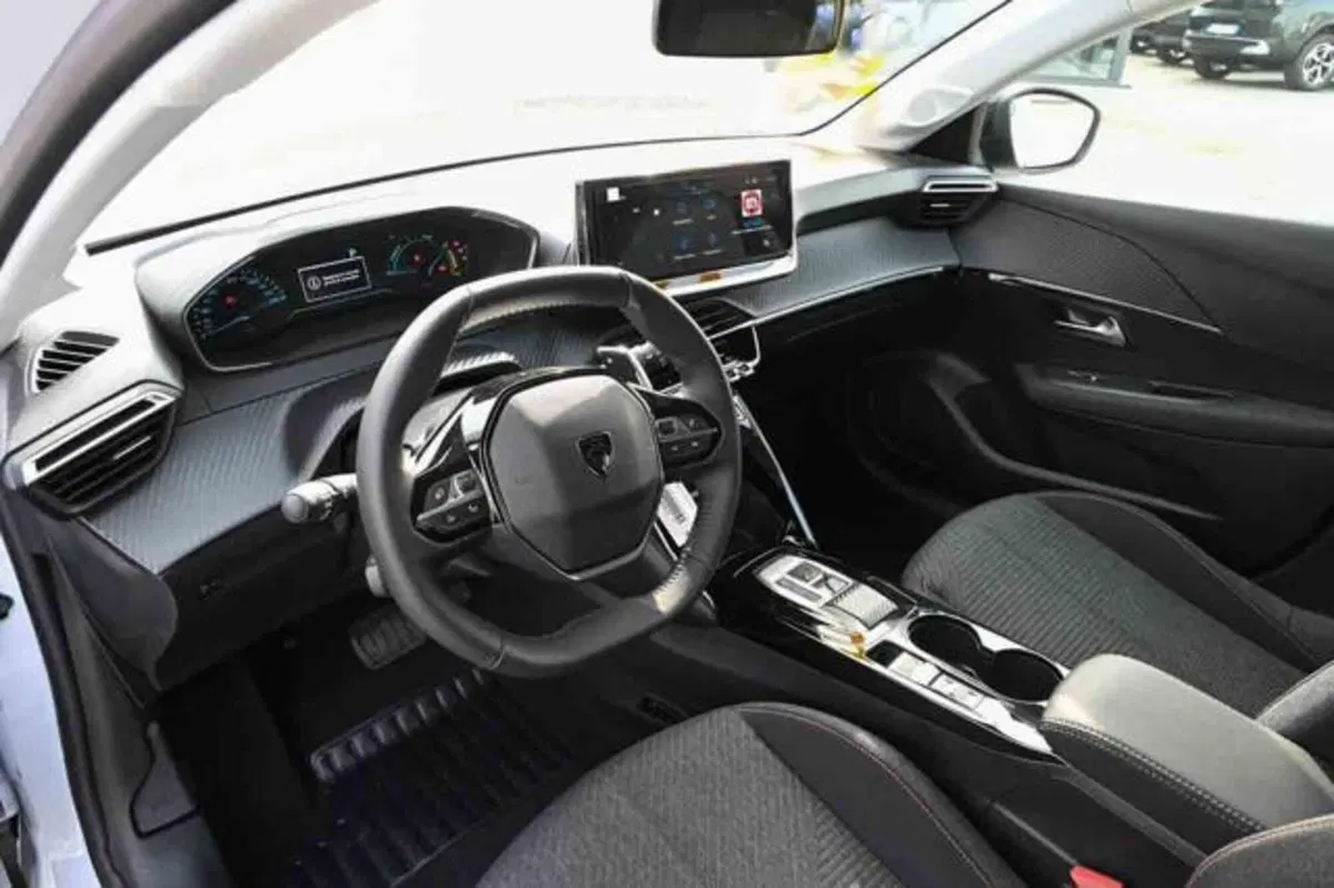 Peugeot 208 nuova a Torino (7)
