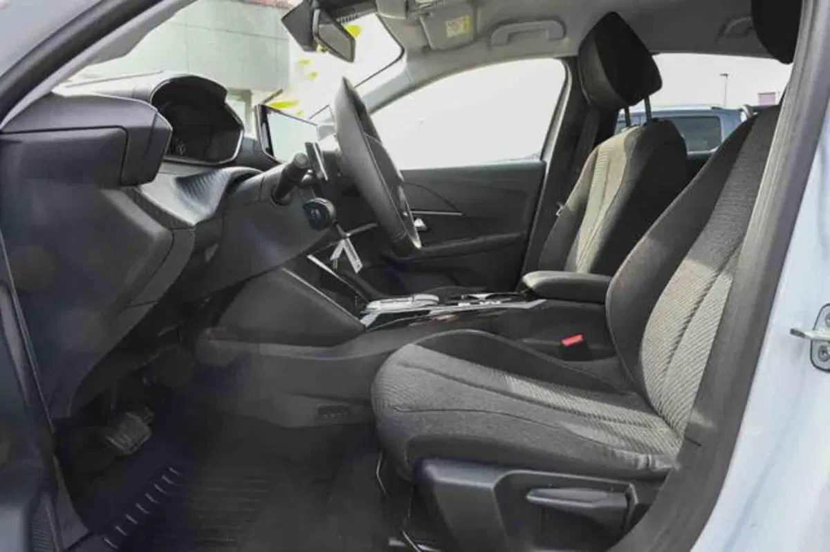 Peugeot 208 nuova a Torino (8)